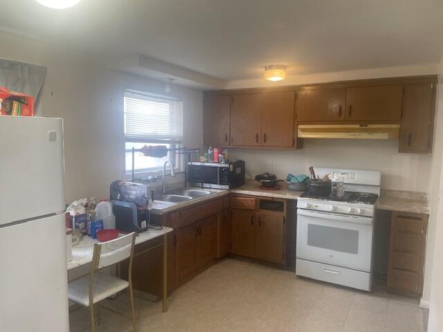 5724 North 98th Street, Unit 5726 Milwaukee, WI 53225 - Photo 12 of 18 Kitchen