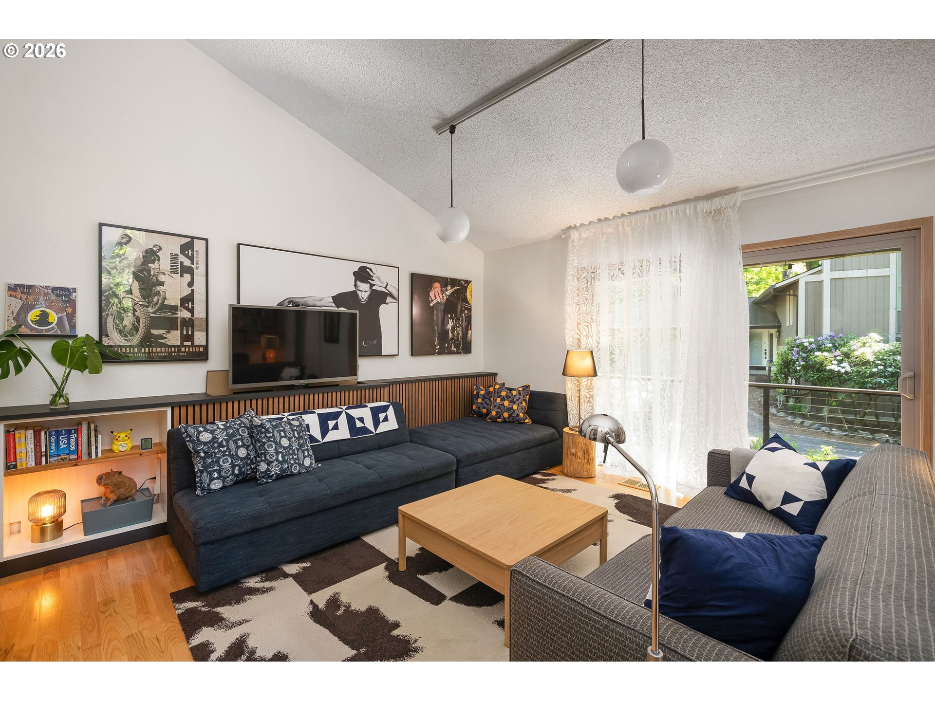 9912 Southwest Quail Post Road Portland, OR 97219 - Photo 5 of 46 Gallery Image 5