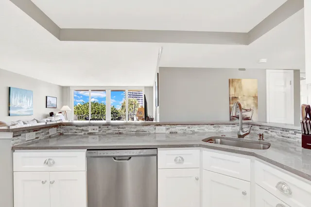 $649,000 | 630 Ocean Drive, Unit 407, Juno Beach, FL 33408