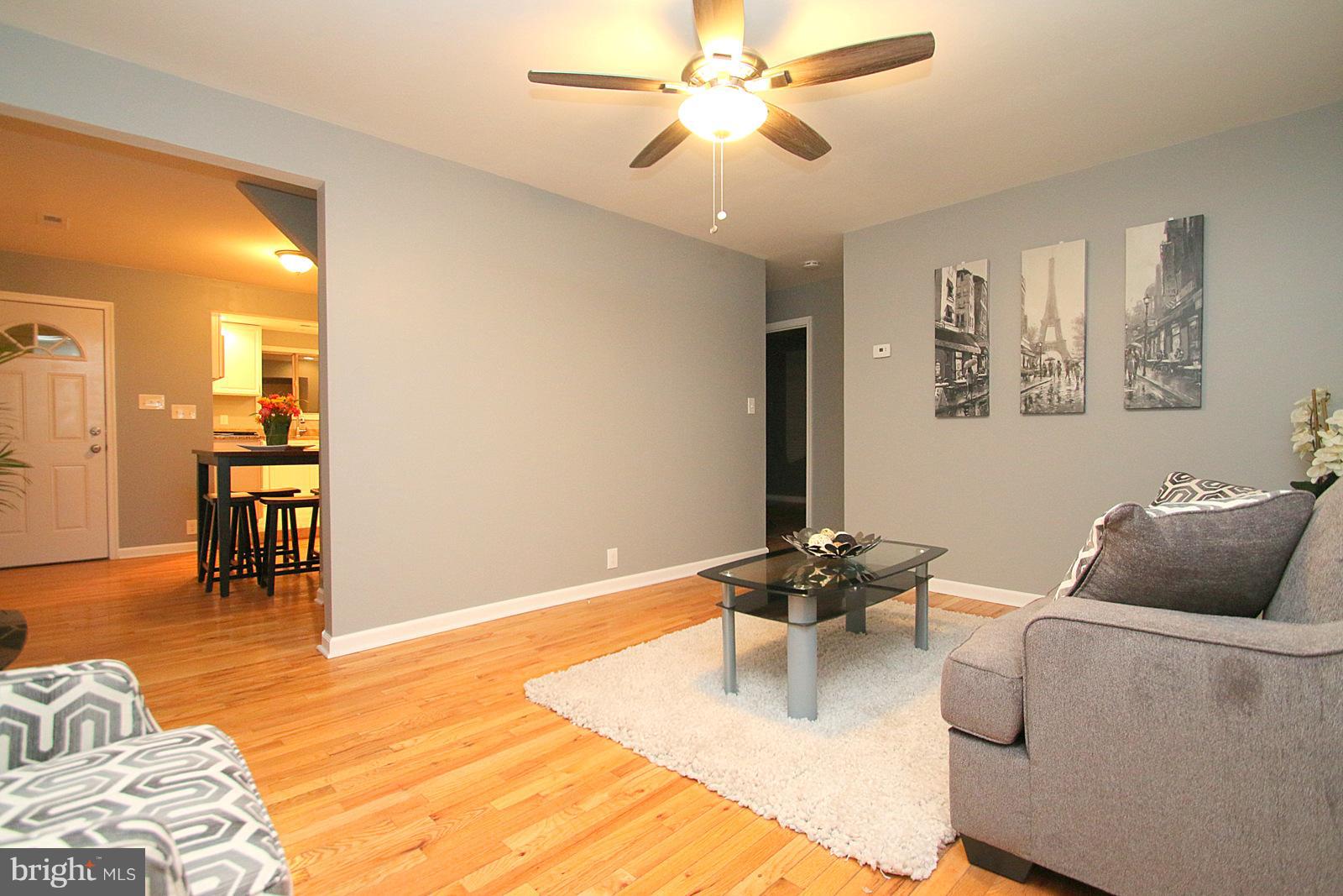 7406 Belclare Road Baltimore, MD 21222 - Photo 4 of 30 Living Room
