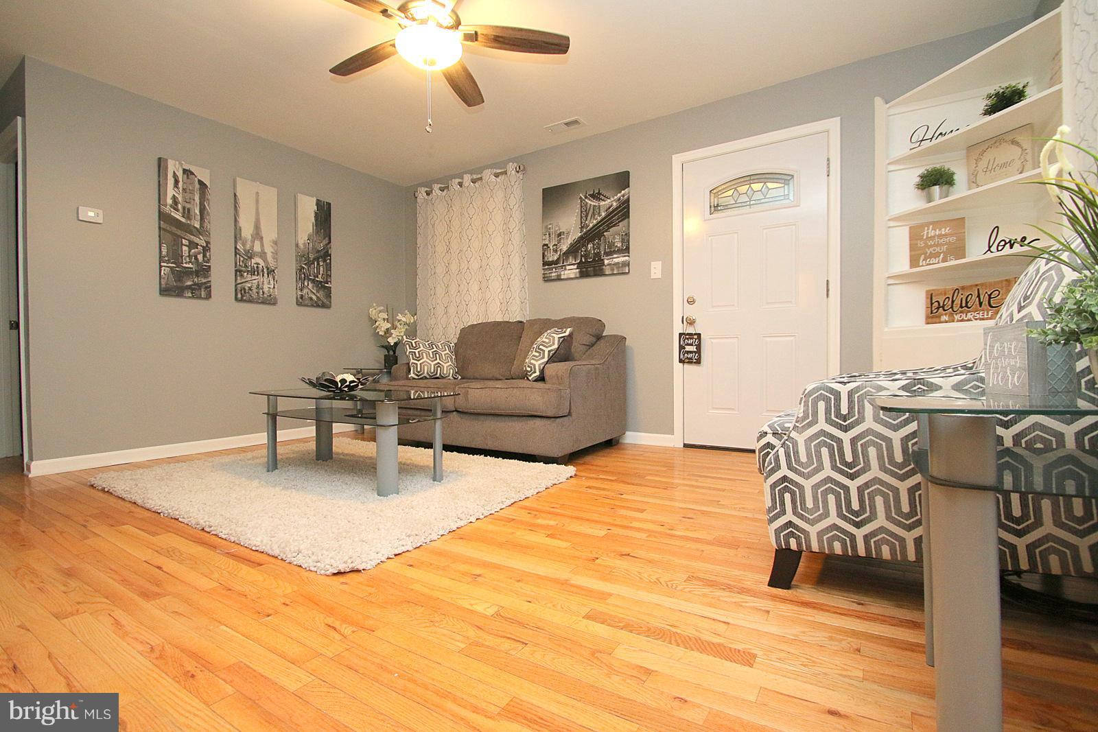 7406 Belclare Road Baltimore, MD 21222 - Photo 5 of 30 Living Room