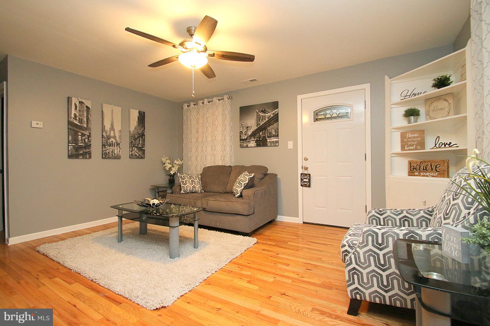 7406 Belclare Road Baltimore, MD 21222 - Photo 6 of 30 Living Room