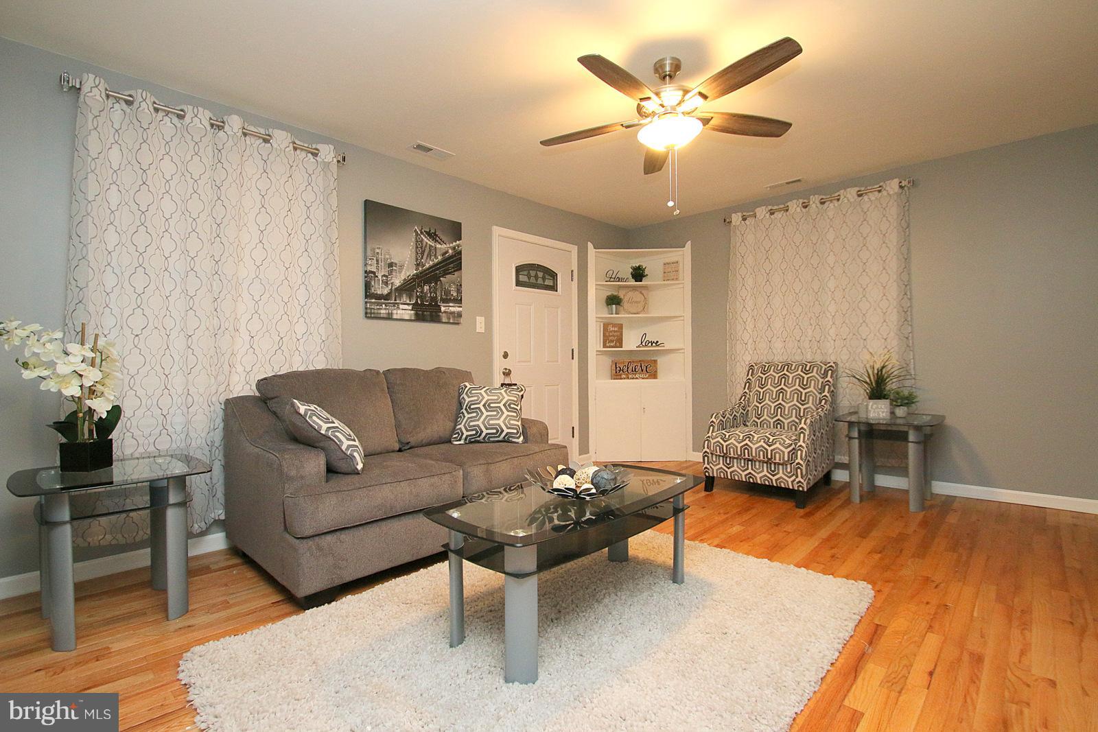 7406 Belclare Road Baltimore, MD 21222 - Photo 7 of 30 Living Room