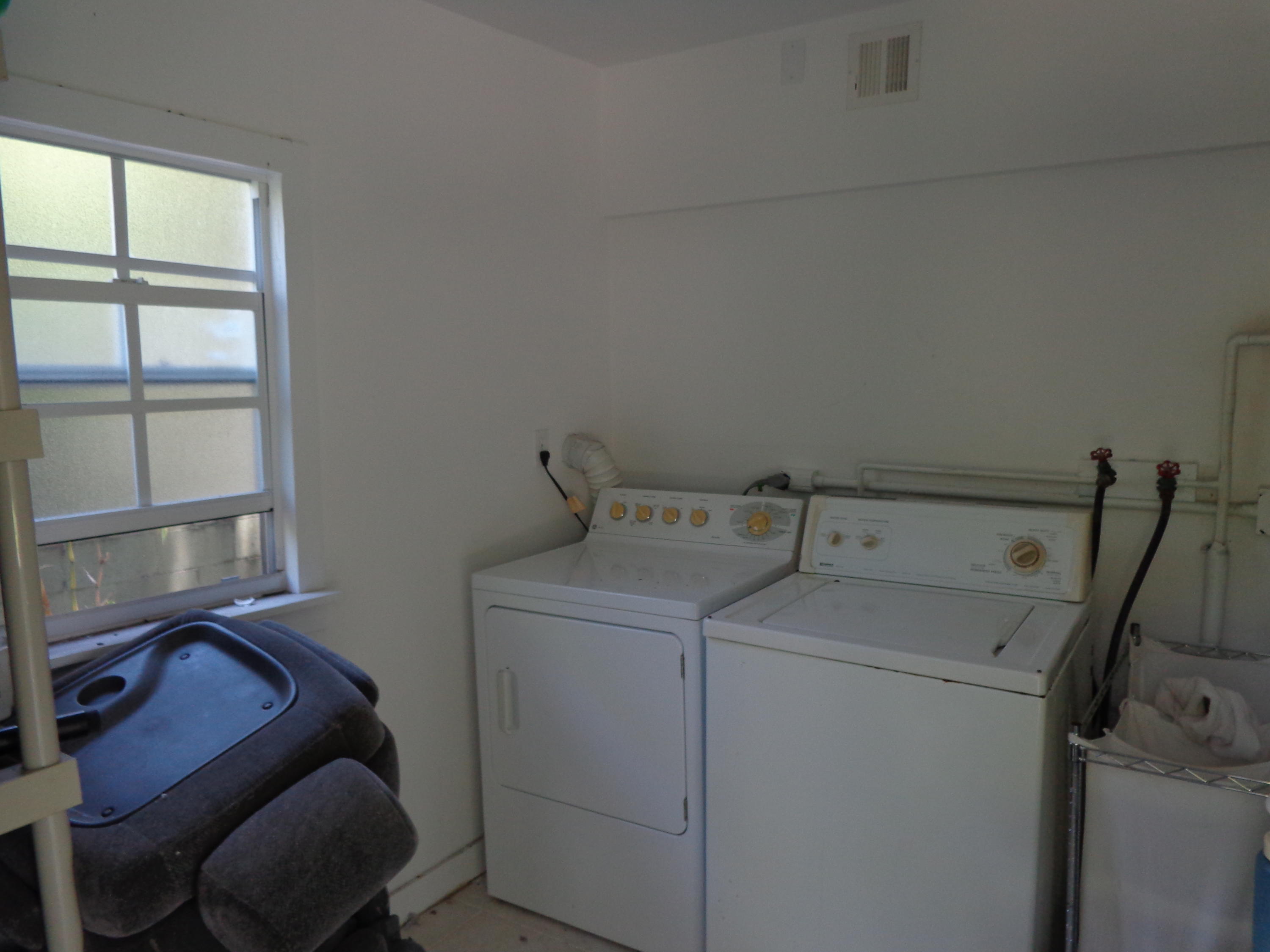 11075 Ellison Wilson Road North Palm Beach, FL 33408 - Photo 7 of 29 Laundry room