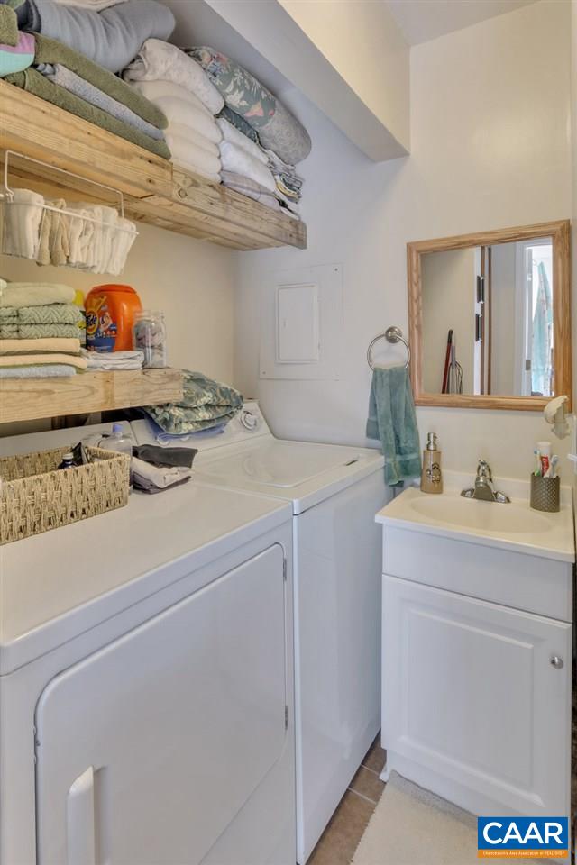 782 West Daffodil Road Ruckersville, VA 22968 - Photo 12 of 18 a kitchen with a stove and cabinets