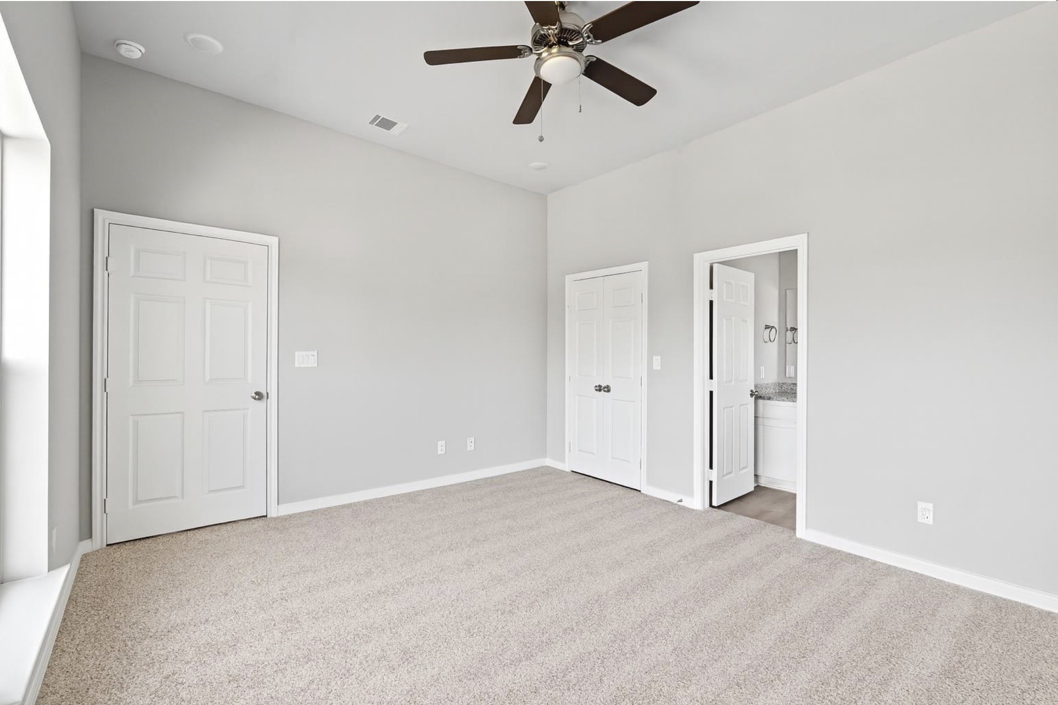 8204 Tower Street Houston, TX 77088 - Photo 6 of 24 a view of an empty room
