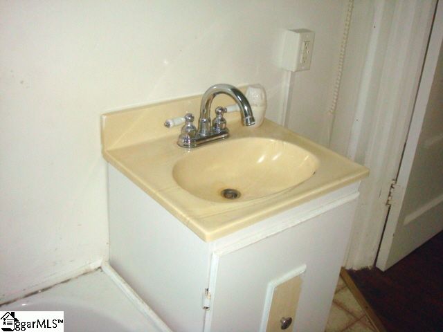 80 Robinson Road Taylors, SC 29687 - Photo 4 of 9 Gallery Image 4