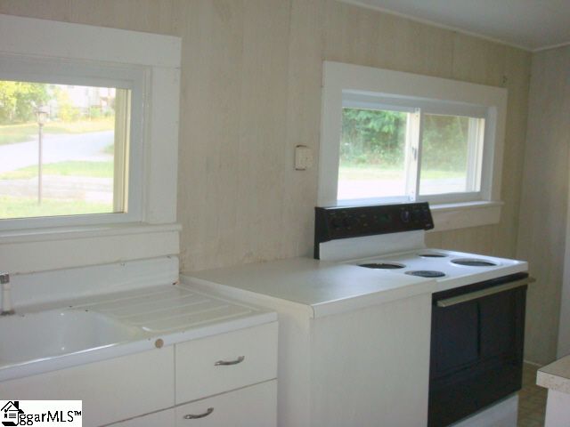 80 Robinson Road Taylors, SC 29687 - Photo 7 of 9 Gallery Image 7