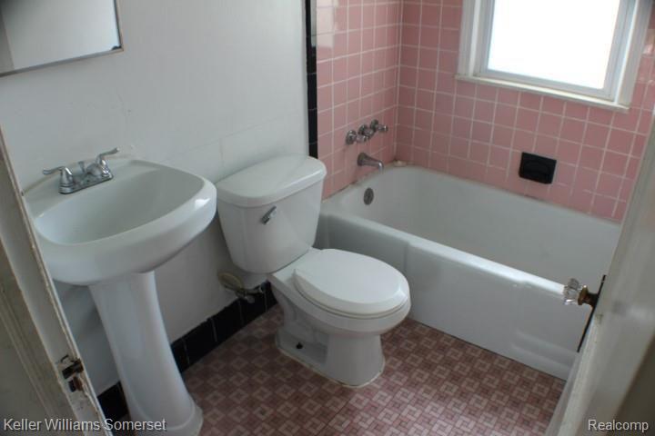 8257 Stephens Center Line, MI 48015 - Photo 18 of 32 Gallery Image 18