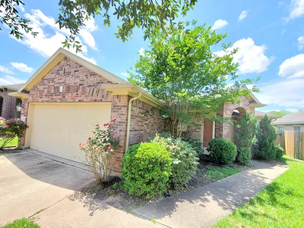 $2,100 | 1219 Pecos Pass Drive, Richmond, TX 77406