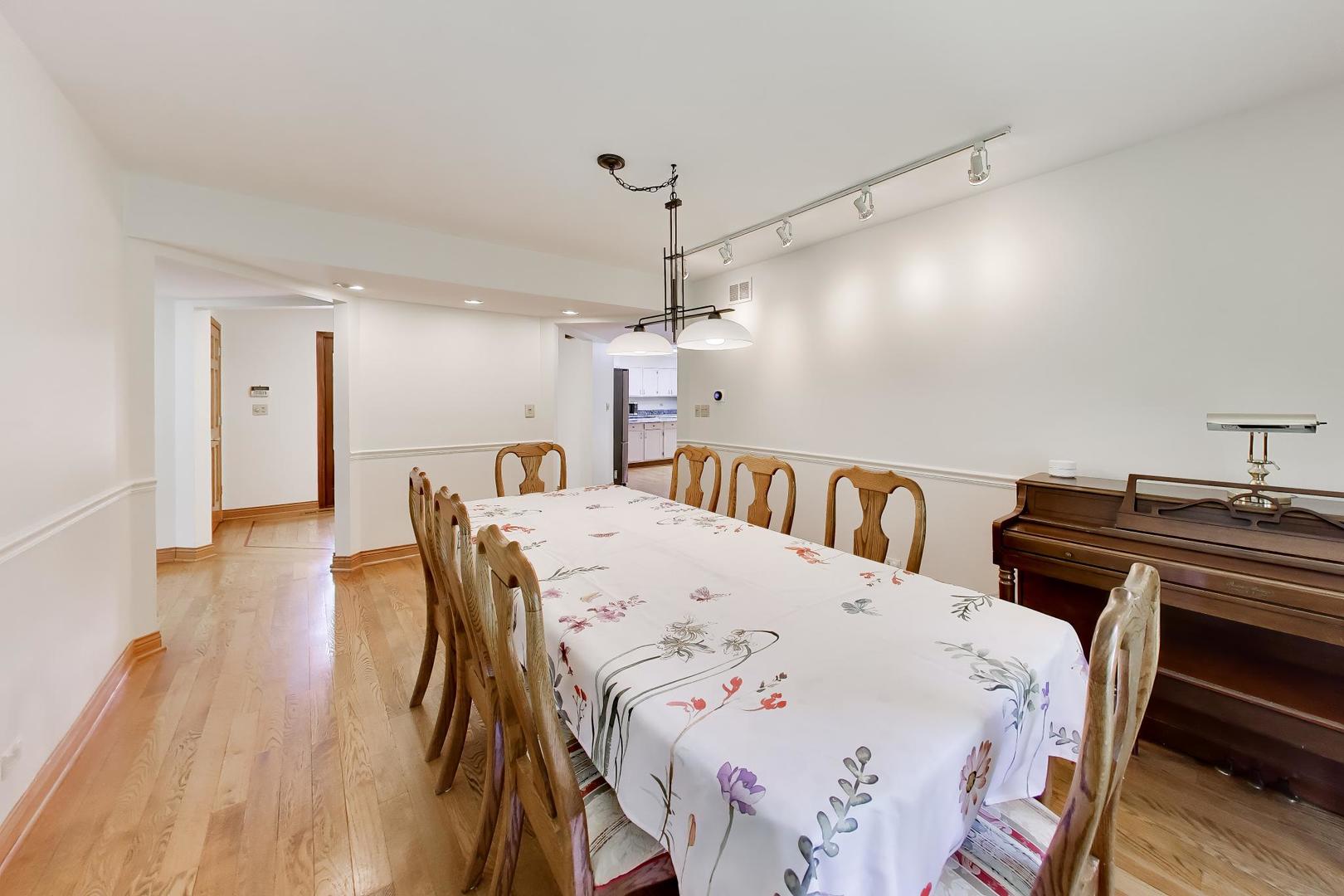 1104 Nottingham Lane Elgin, IL 60120 - Photo 11 of 59