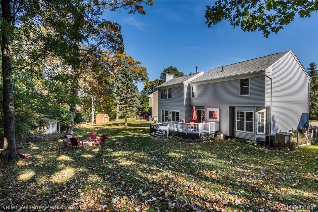 416 Ivy Wood Court Rochester, MI 48307 - Photo 26 of 32 426 Ivy-33.jpg