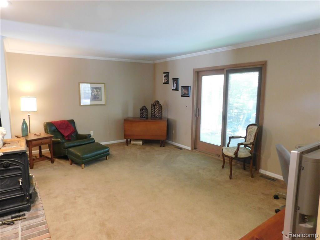 608 Lake Forest Road Rochester Hills, MI 48309 - Photo 3 of 19