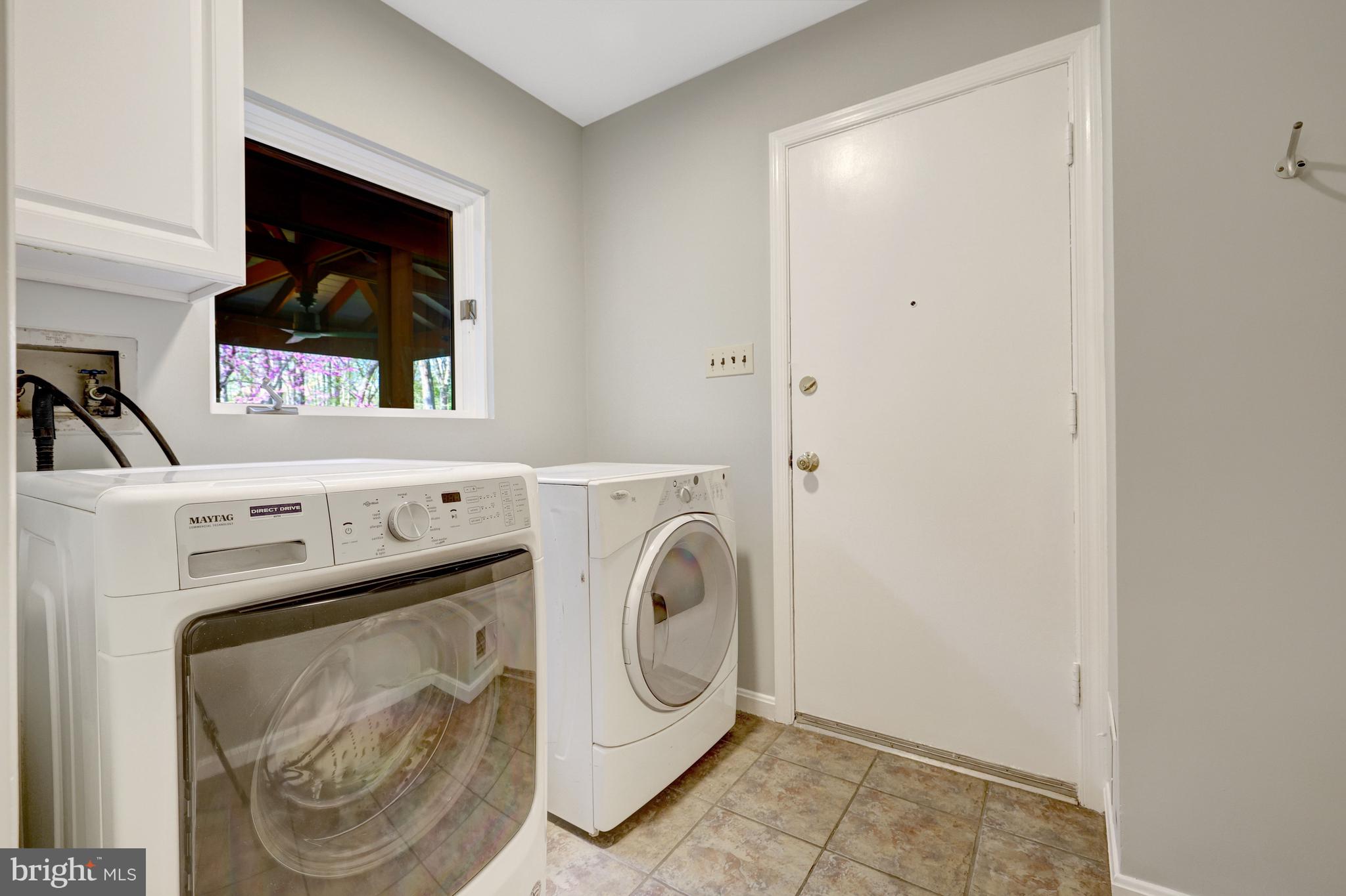 11809 State Rte 4707 Reston, VA 20191 - Photo 27 of 70 Laundry room leads to the garage and kitchen.