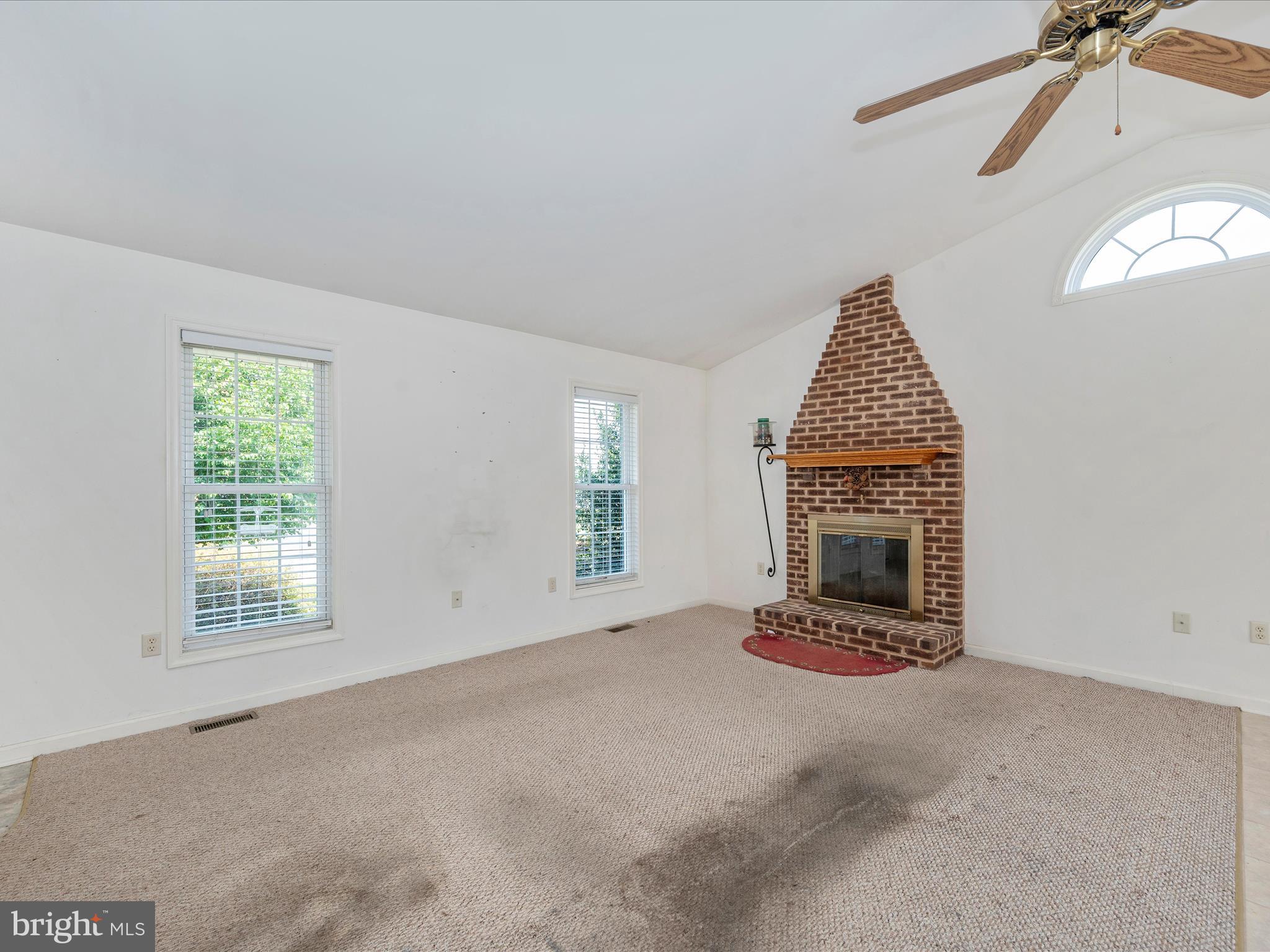 13415 Rhodes Court Clear Spring, MD 21722 - Photo 4 of 57 Living Room