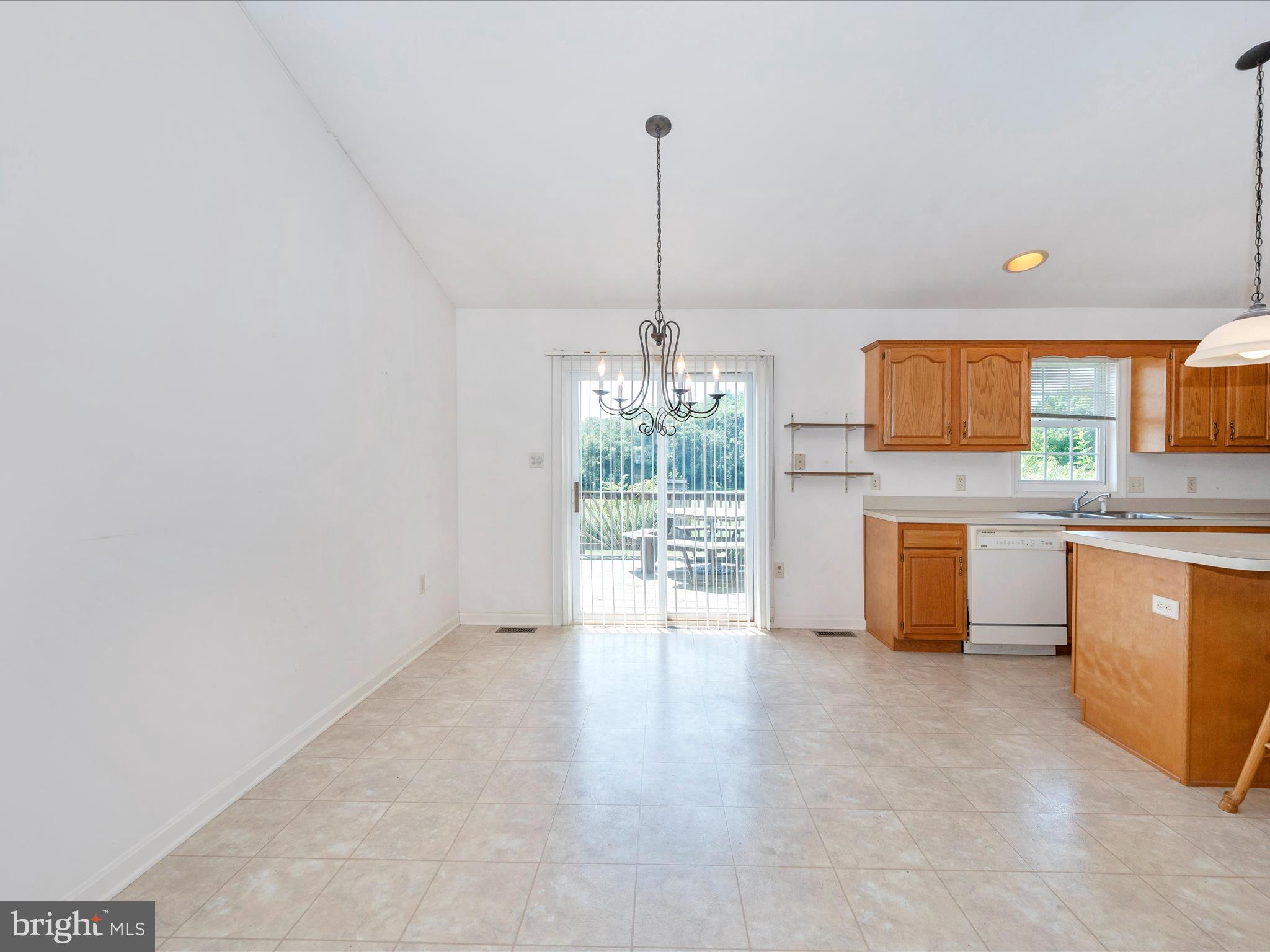 13415 Rhodes Court Clear Spring, MD 21722 - Photo 10 of 57 Dining Area