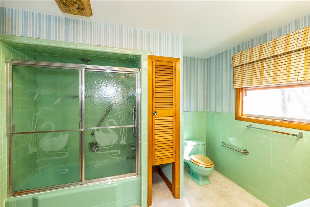 45 Amherst Road Cranston, RI 02920 - Photo 24 of 47 Spacious master bath includes double sinks