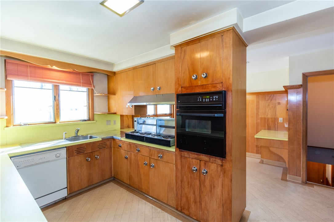 45 Amherst Road Cranston, RI 02920 - Photo 10 of 47 Mid Century kitchen for authentic enthusiasts
