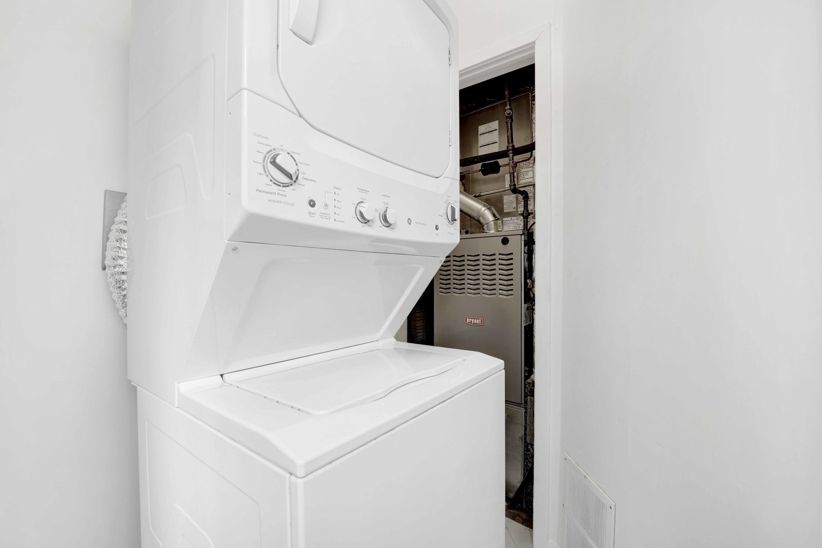 223 West Wisconsin Street, Unit 3A Chicago, IL 60614 - Photo 24 of 27 a utility room with dryer and washer