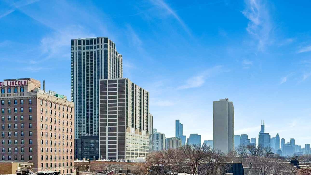 223 West Wisconsin Street, Unit 3A Chicago, IL 60614 - Photo 26 of 27 a front view of a residential apartment building