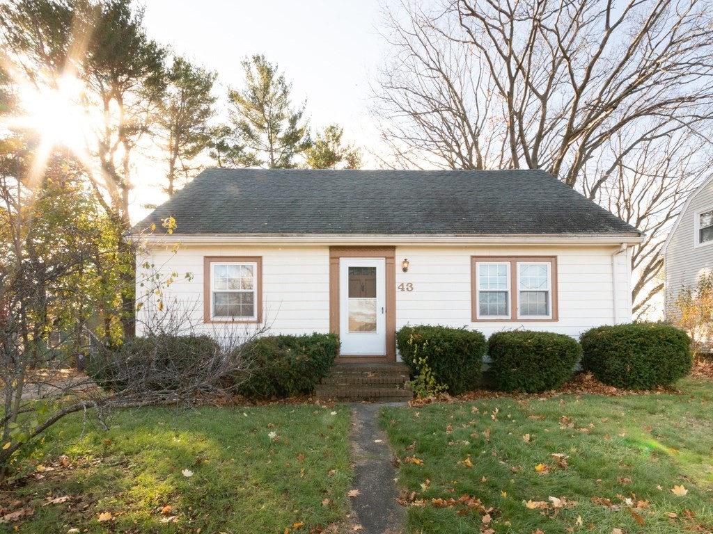 43 Squanto Road Weymouth, MA 02191 - Photo 2 of 33 Gallery Image 2