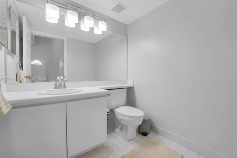 $445,000 | 595 Racquet Club Road, Unit 7419, Weston, FL 33326