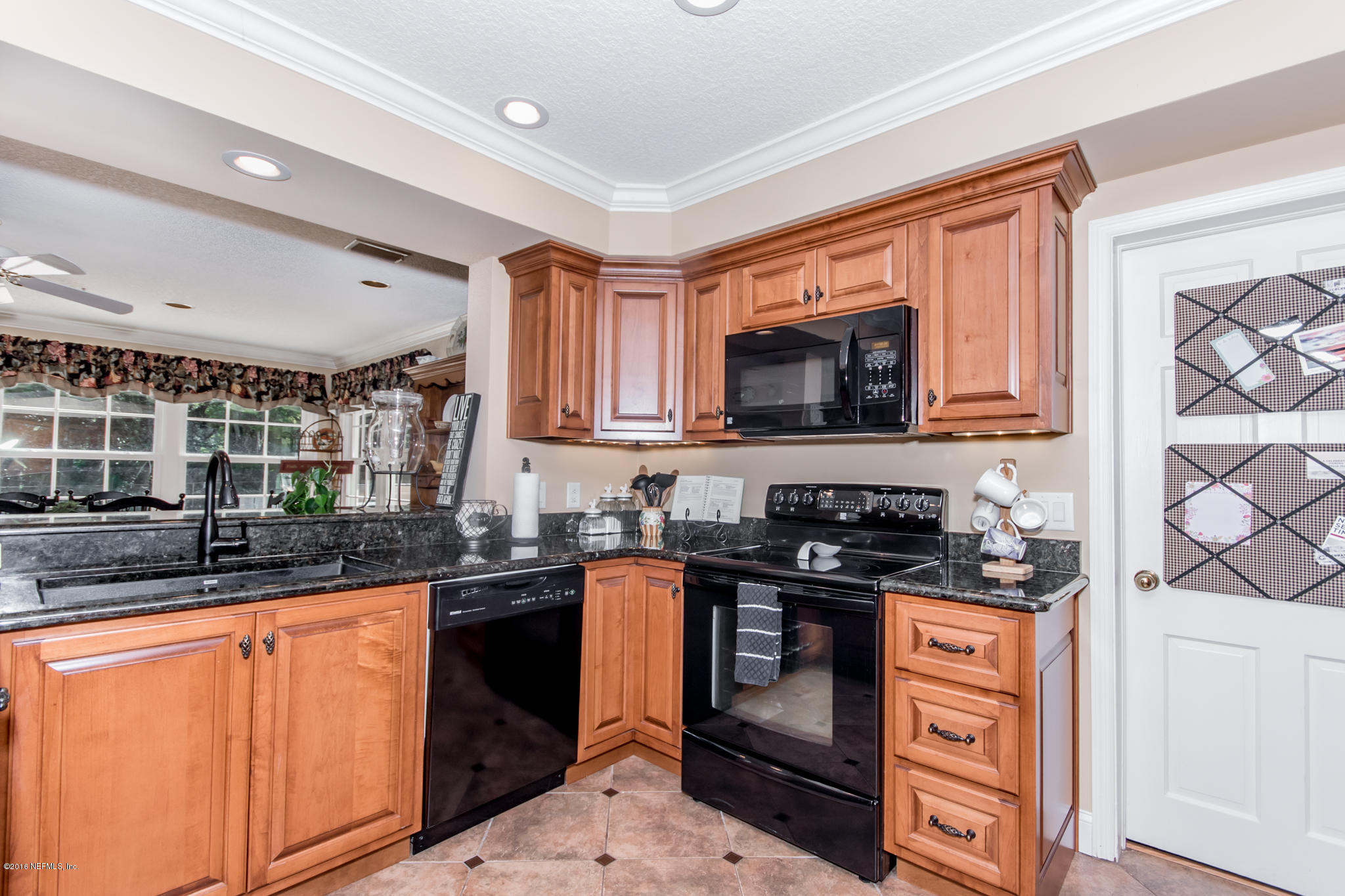9425 Conifer Road Jacksonville, FL 32257 - Photo 27 of 46 Kitchen