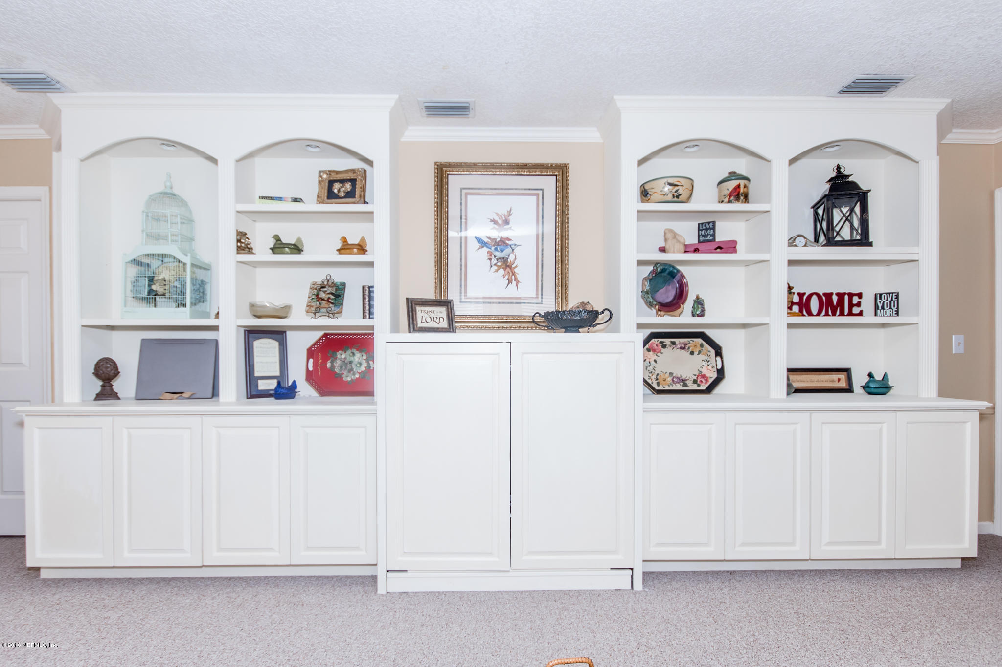 9425 Conifer Road Jacksonville, FL 32257 - Photo 5 of 46 Family Room Built-ins