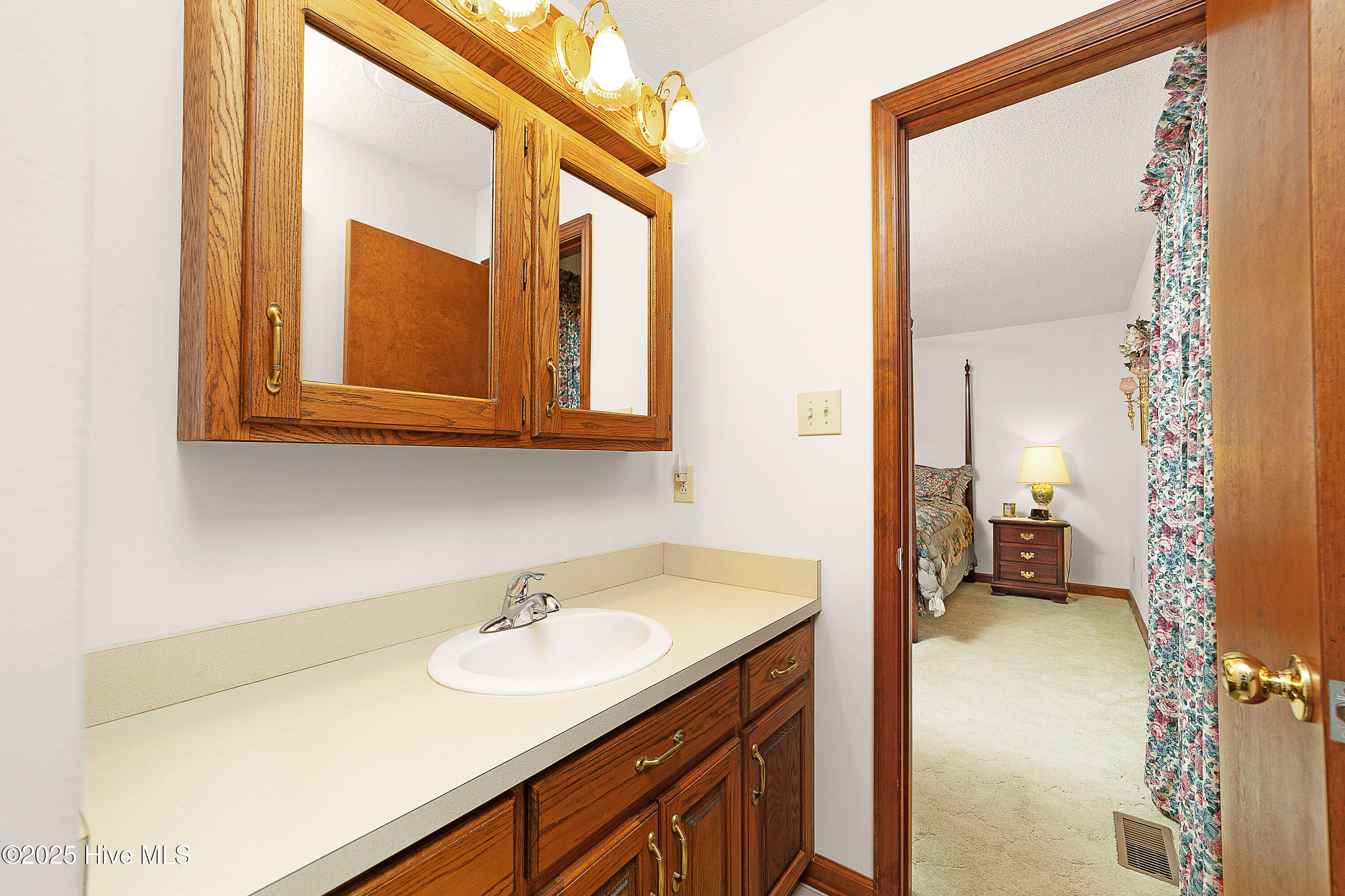 610 State Camp Road Vanceboro, NC 28586 - Photo 11 of 37 Owners Bathroom