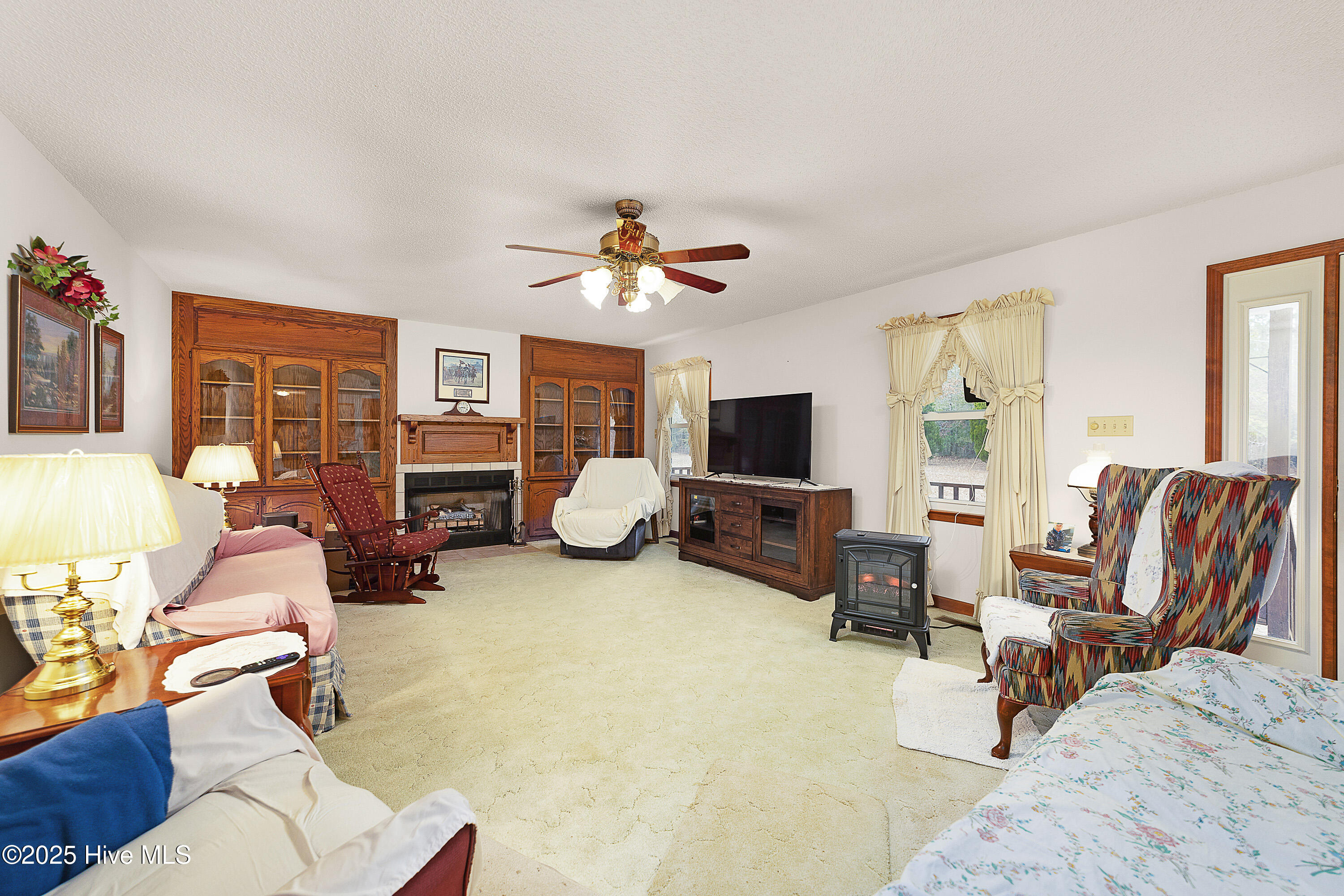 610 State Camp Road Vanceboro, NC 28586 - Photo 5 of 37 Living Room
