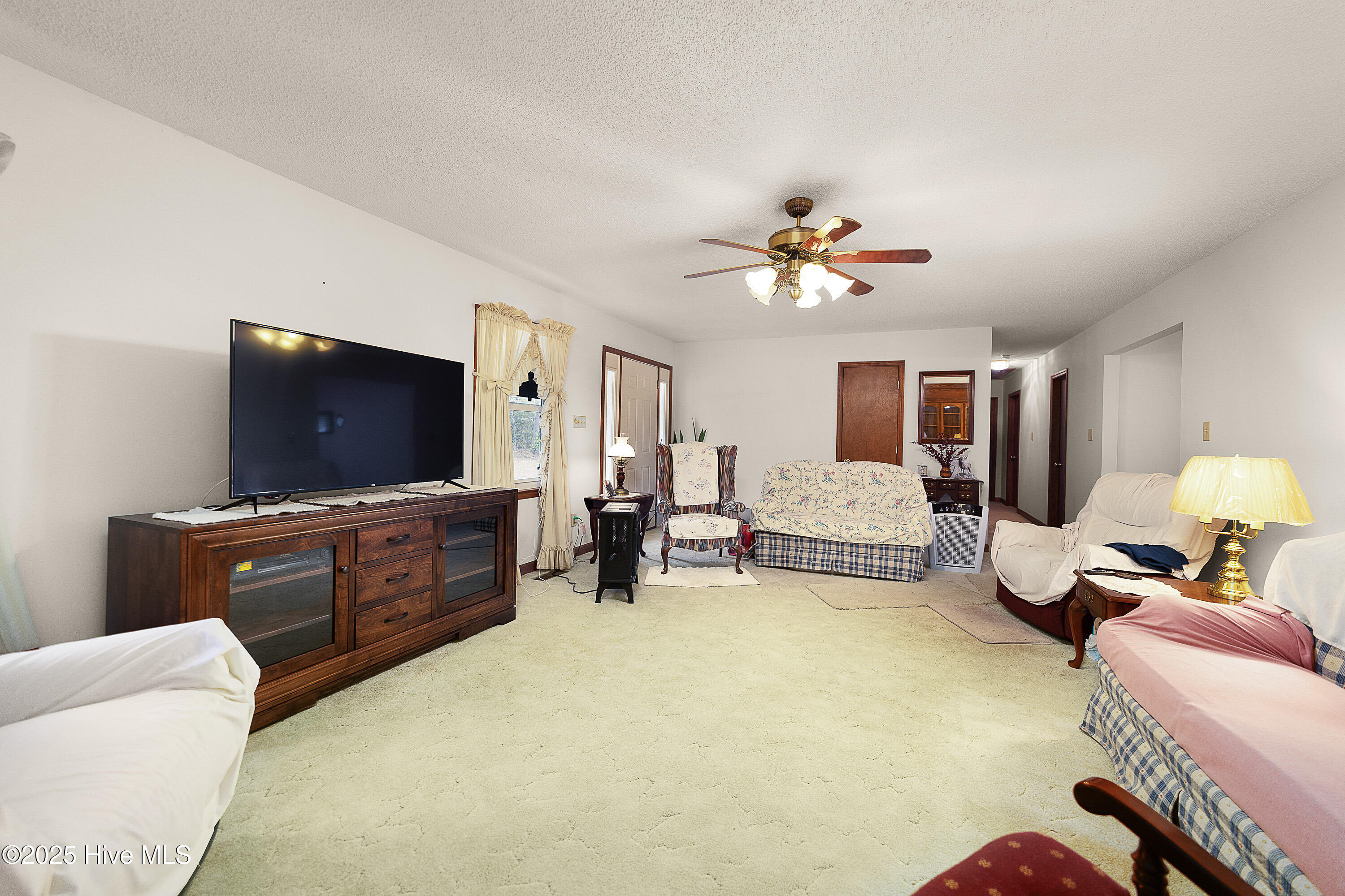 610 State Camp Road Vanceboro, NC 28586 - Photo 6 of 37 Living Room