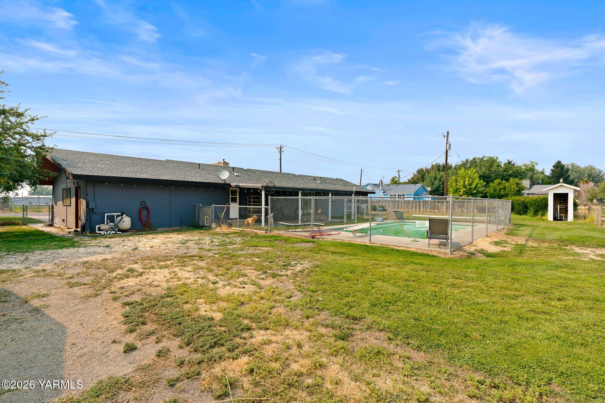 1709 Beaudry Road Yakima, WA 98901 - Photo 20 of 29 Backyard and Pool