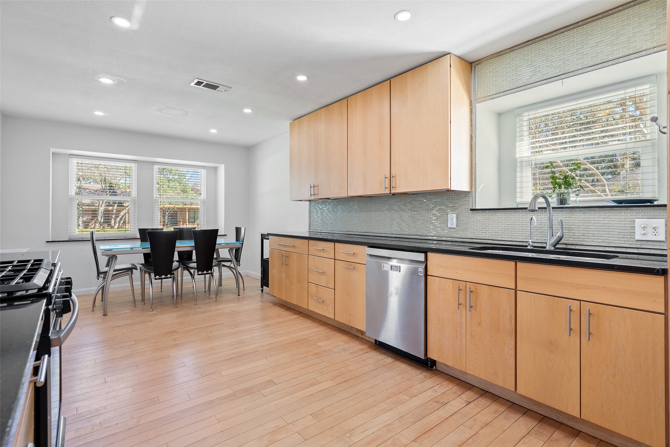 6906 One Oak Road Austin, TX 78749 - Photo 9 of 39