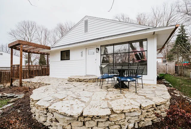 $2,600 | 829 North Bennett Street, Geneva, IL 60134