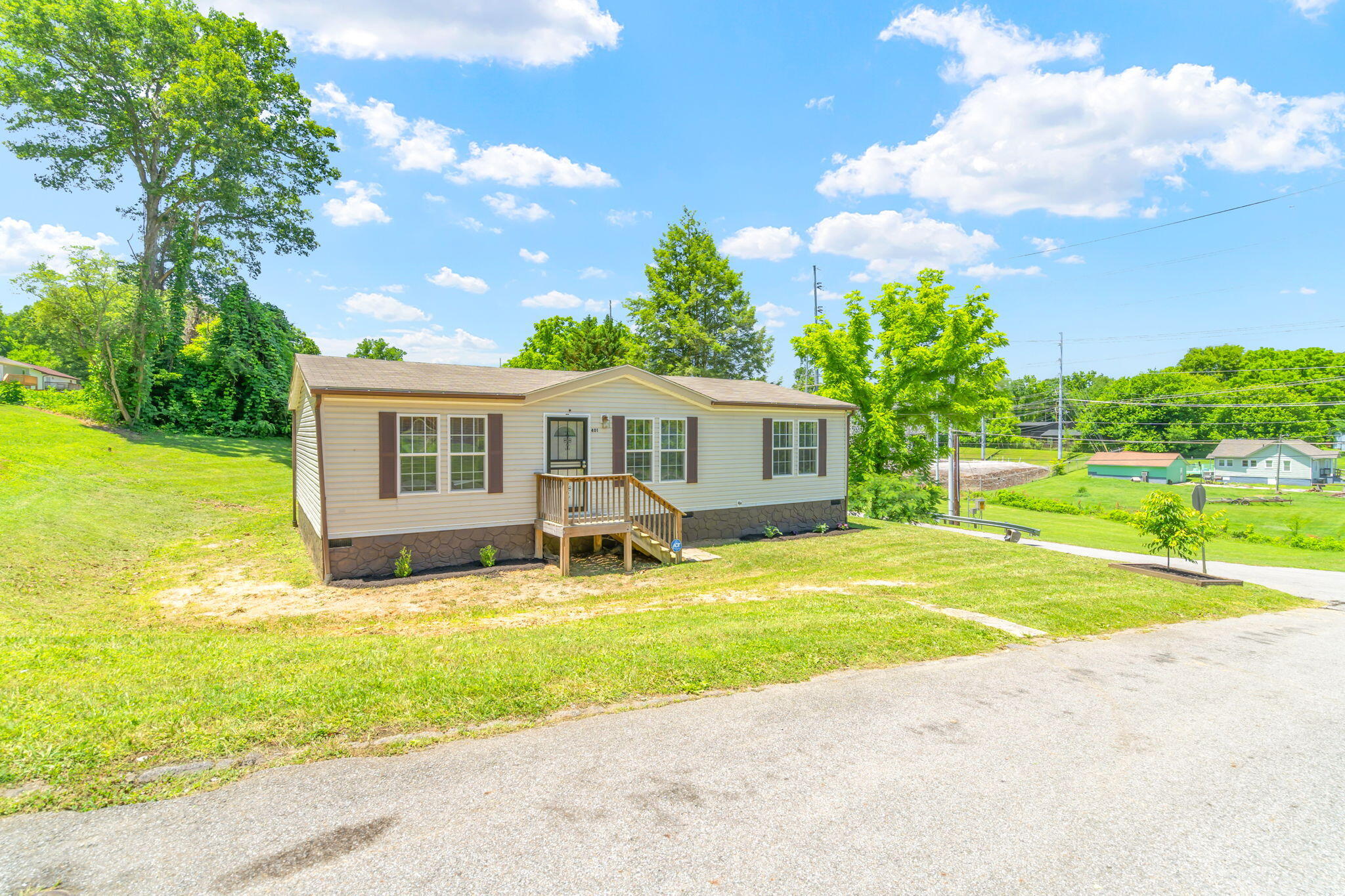 401 Meadow View Road Knoxville, TN 37914 - Photo 25 of 28 5-web-or-mls-401 Meadow View Exterior-8