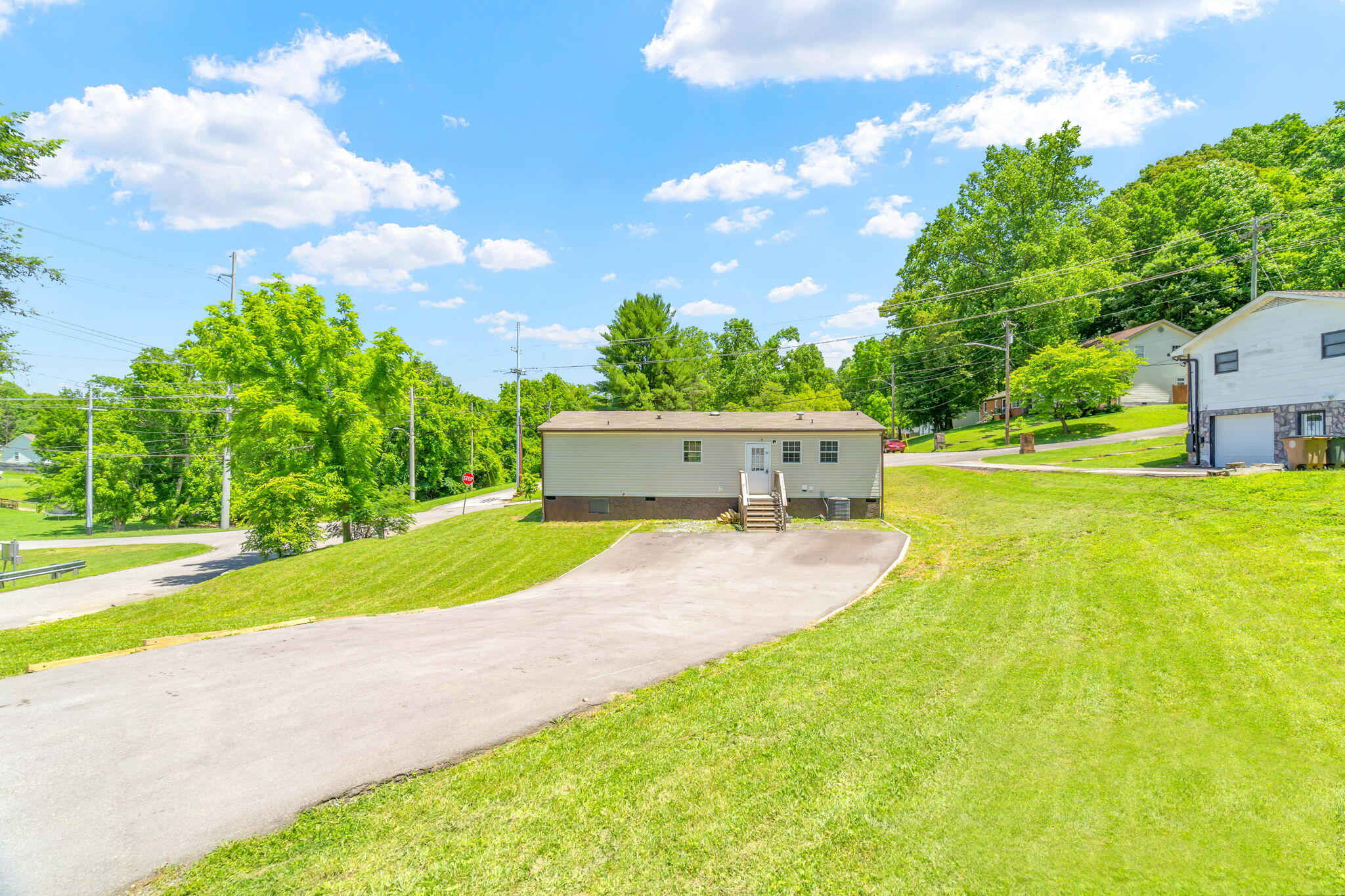 401 Meadow View Road Knoxville, TN 37914 - Photo 28 of 28 7-web-or-mls-401 Meadow View Exterior-11