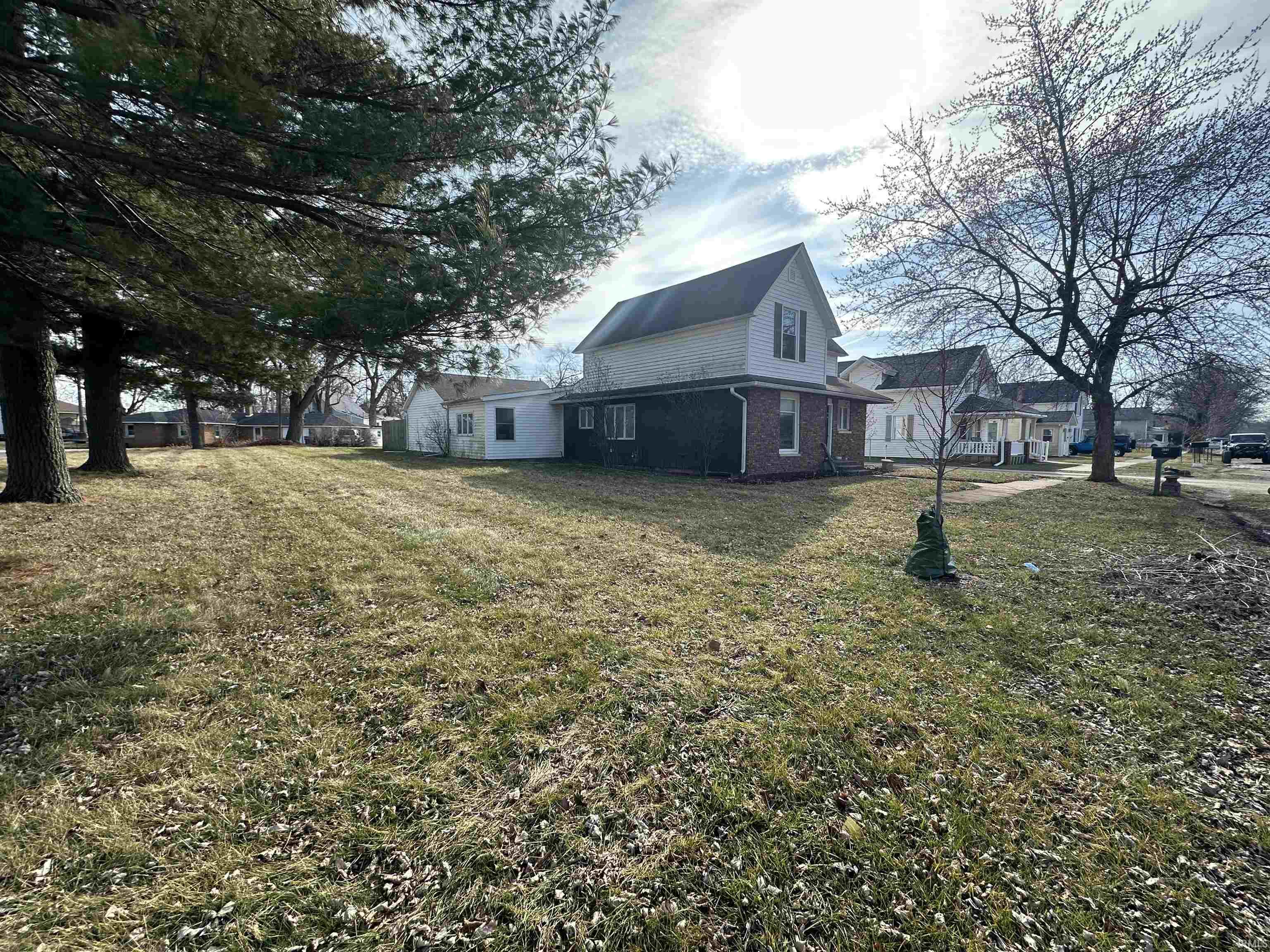 622 North Riverside Boulevard Goshen, IN 46528 - Photo 3 of 22