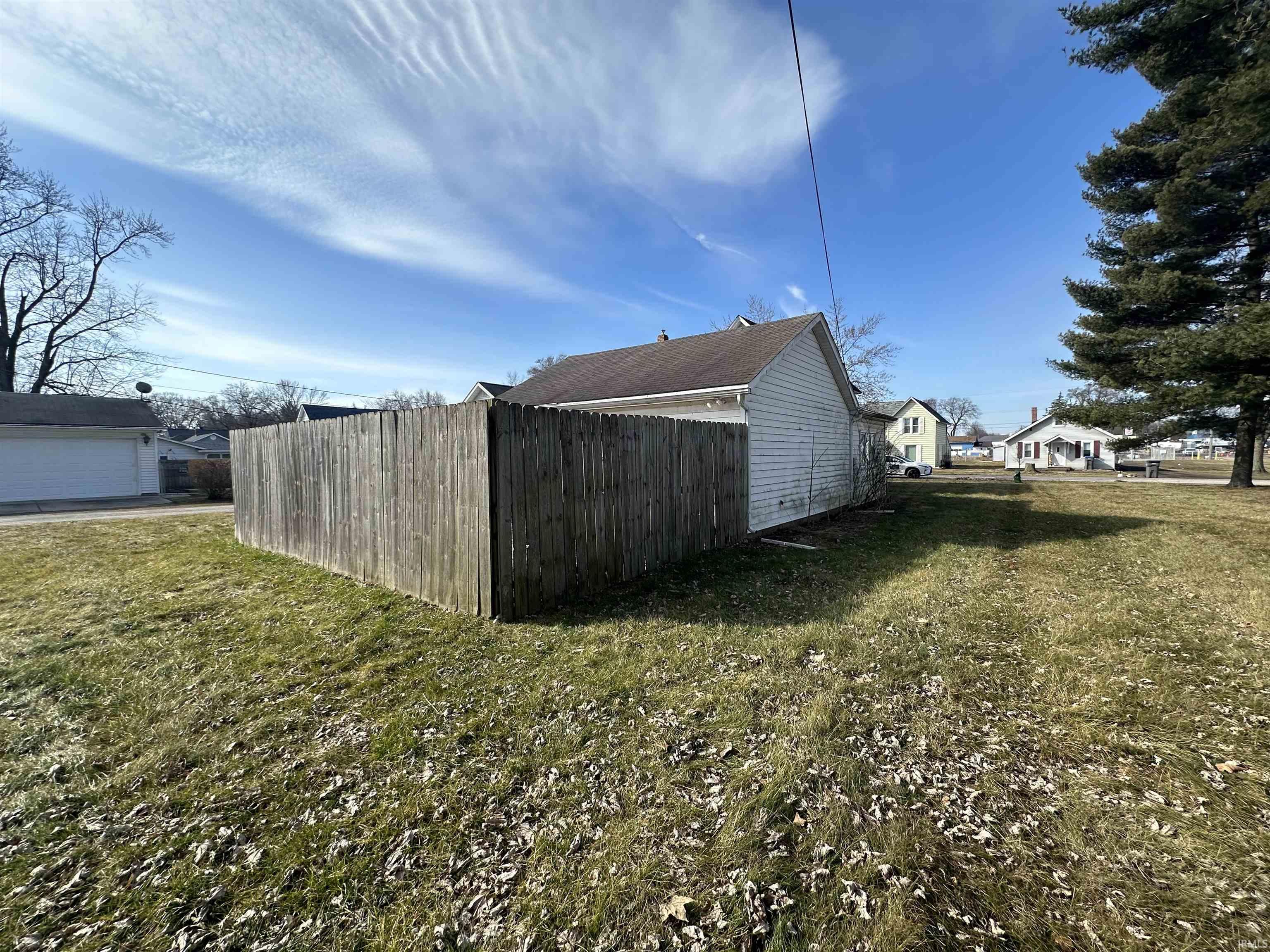 622 North Riverside Boulevard Goshen, IN 46528 - Photo 5 of 22