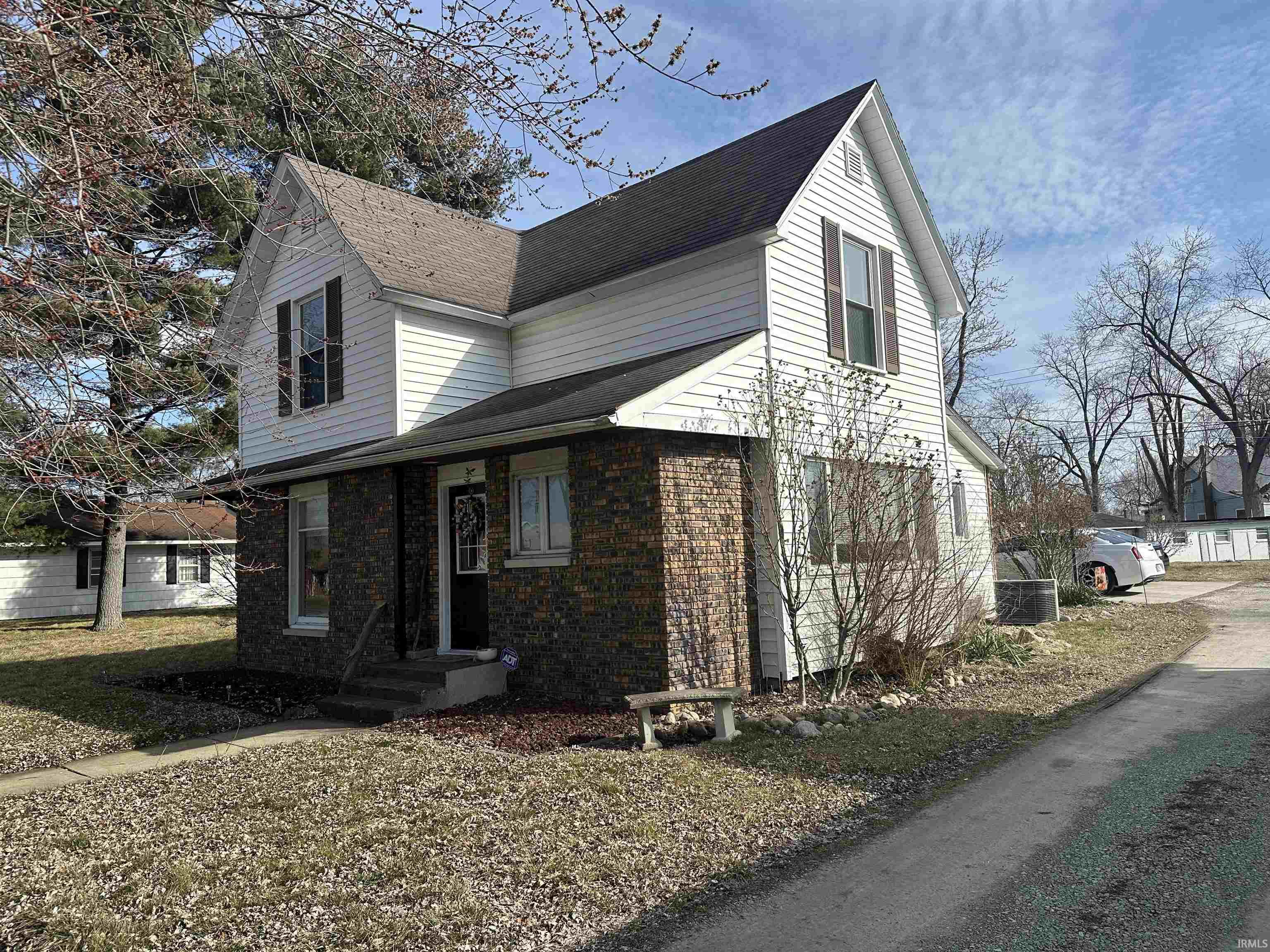 622 North Riverside Boulevard Goshen, IN 46528 - Photo 9 of 22