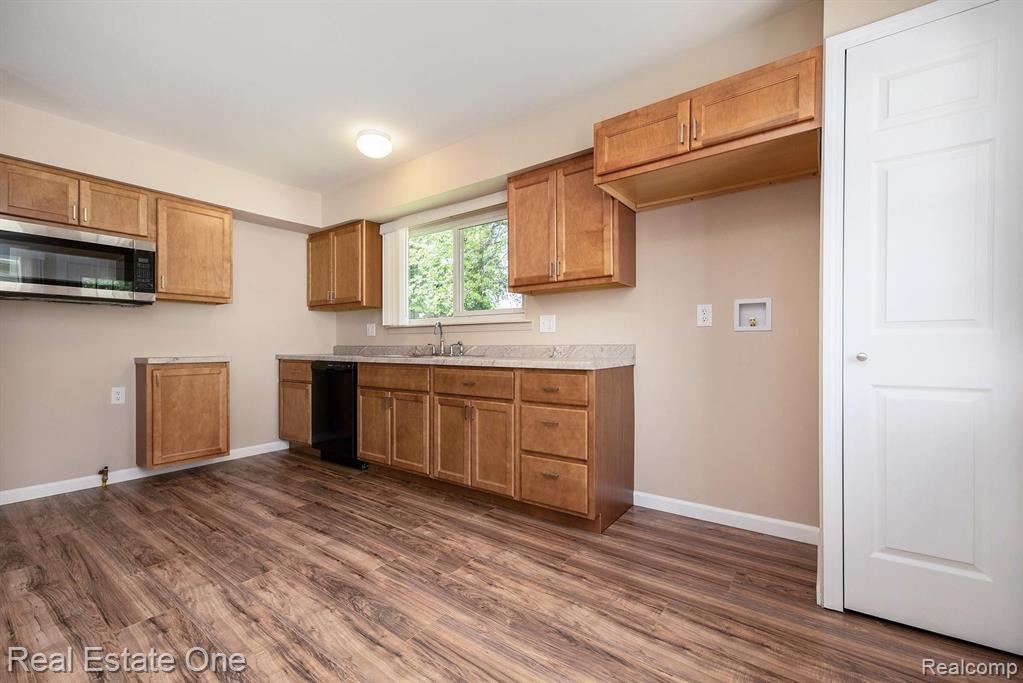 15718 Springhill Street Romulus, MI 48174 - Photo 8 of 29
