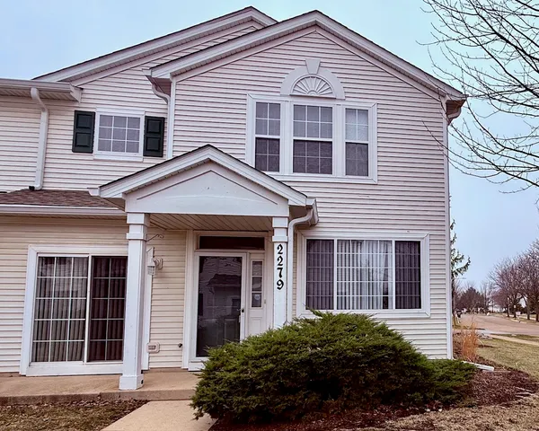$2,600 | 2279 Reflections Drive, Aurora, IL 60502