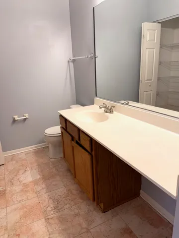 $2,600 | 2279 Reflections Drive, Aurora, IL 60502