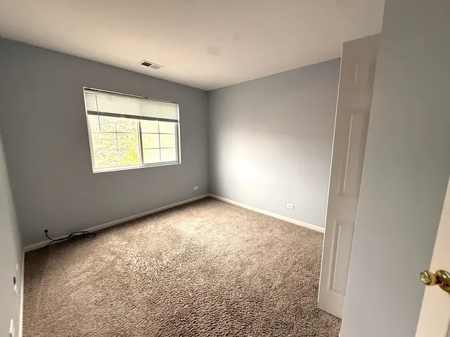 $2,600 | 2279 Reflections Drive, Aurora, IL 60502