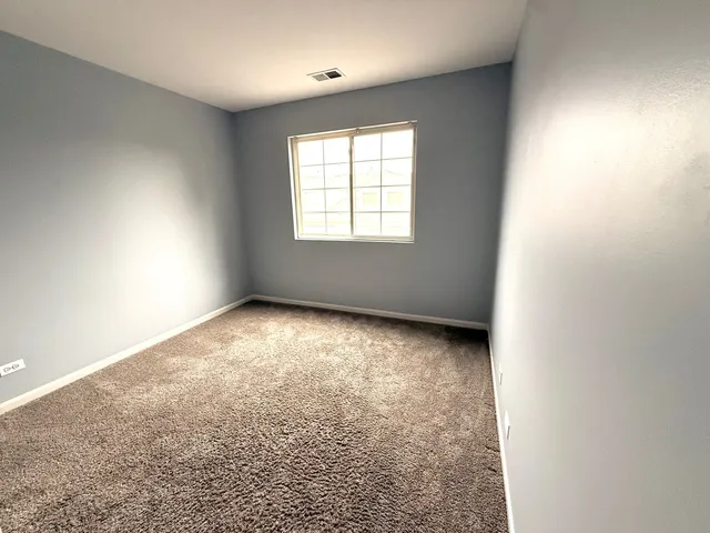 $2,600 | 2279 Reflections Drive, Aurora, IL 60502