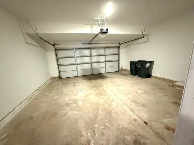 $2,600 | 2279 Reflections Drive, Aurora, IL 60502