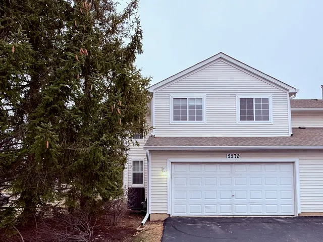 $2,600 | 2279 Reflections Drive, Aurora, IL 60502