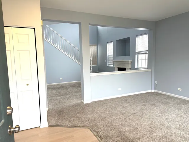 $2,600 | 2279 Reflections Drive, Aurora, IL 60502