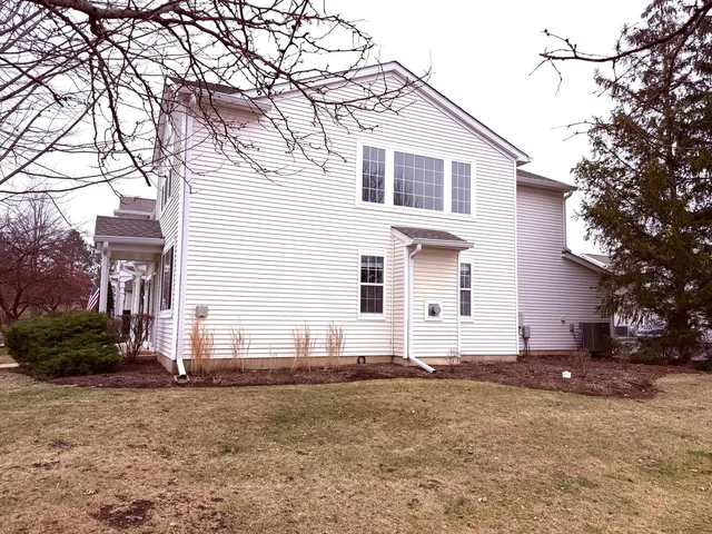 $2,600 | 2279 Reflections Drive, Aurora, IL 60502