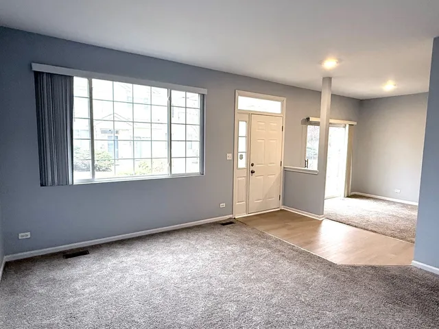 $2,600 | 2279 Reflections Drive, Aurora, IL 60502