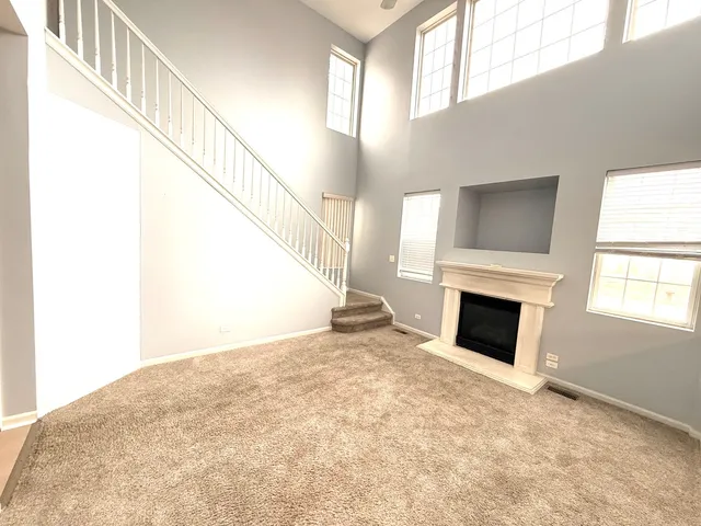 $2,600 | 2279 Reflections Drive, Aurora, IL 60502